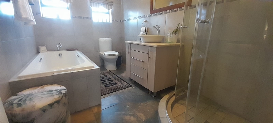 4 Bedroom Property for Sale in Wilkoppies North West